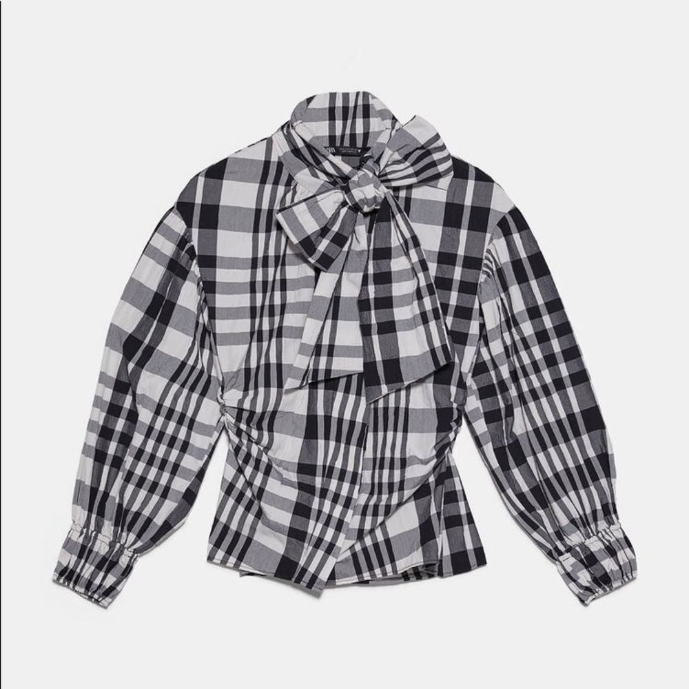 Plaid top brand new. Tags not attached